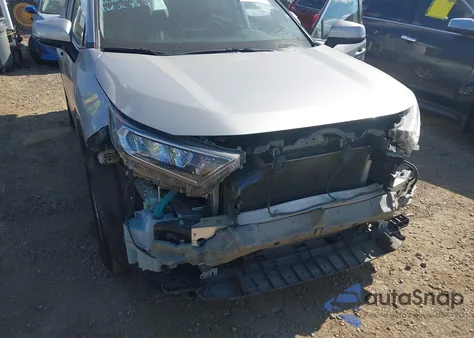 2020 Toyota Rav4 Xle z USA, uszkodzony, nr VIN 2T3W1RFV8LC060298